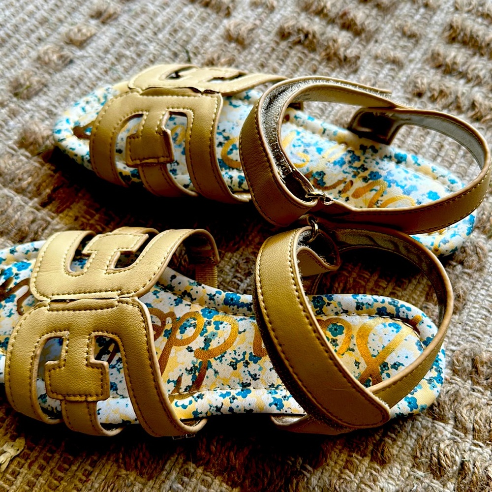Sam Edelman girls sandals a size 1M. New. Never worn